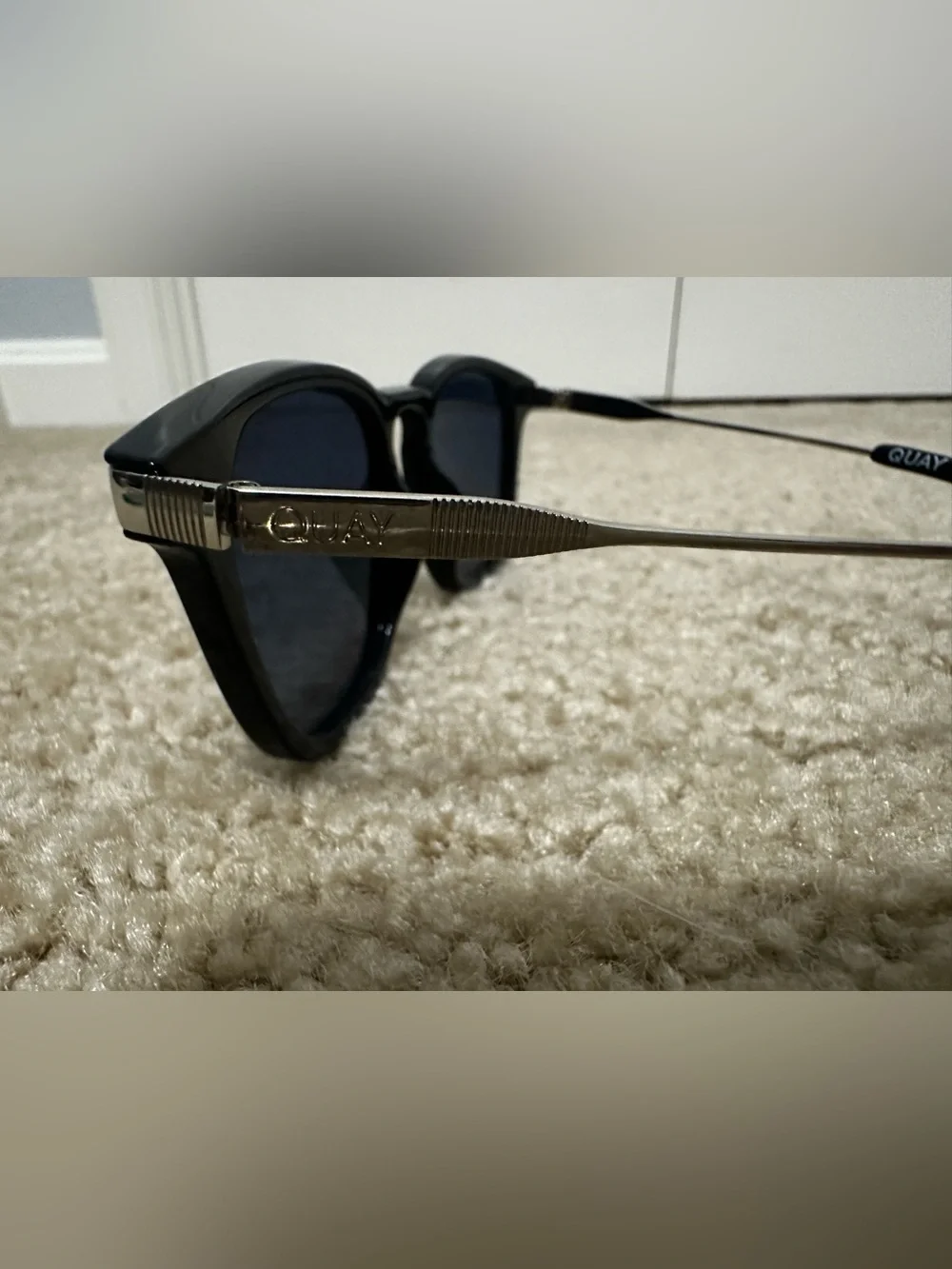 QUAY Australia Jackpot Remixed Polarized Sunglasses in  Gloss Black VGUC